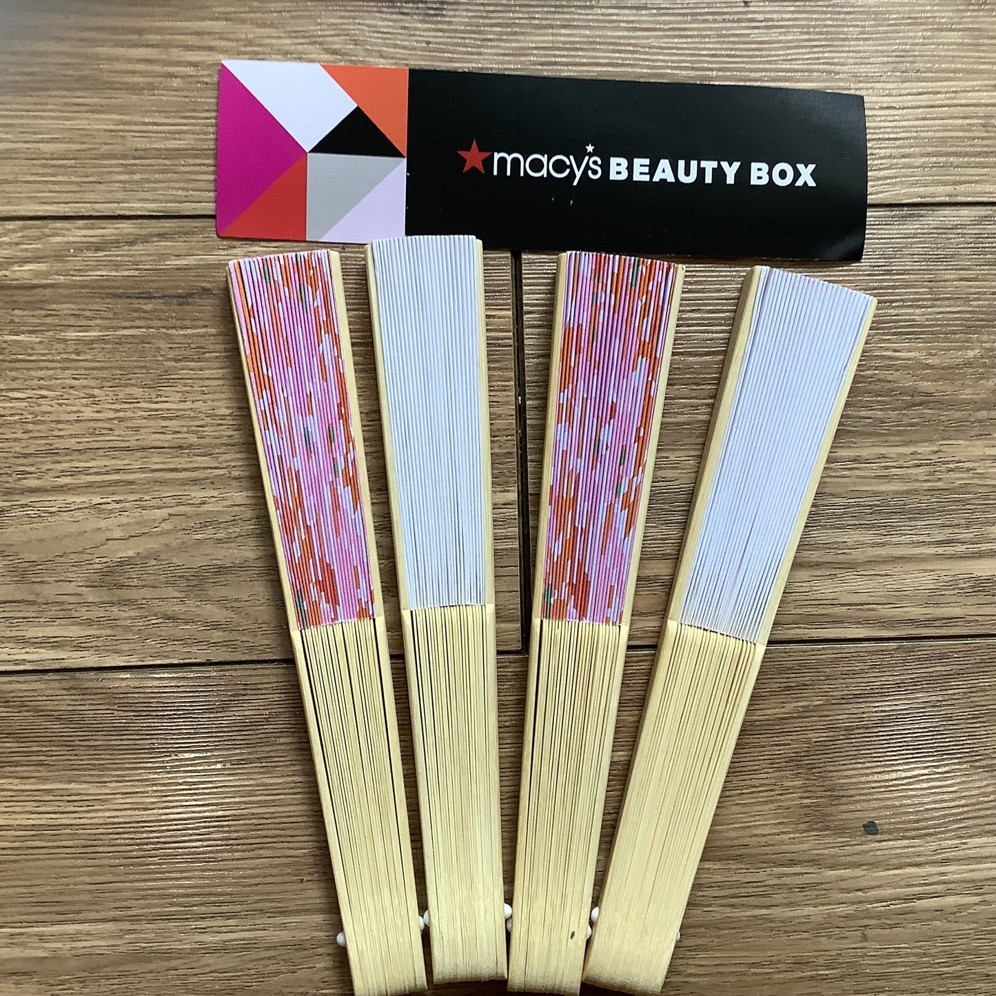 Quạt giấy nhỏ cầm tay tách từ set Macys