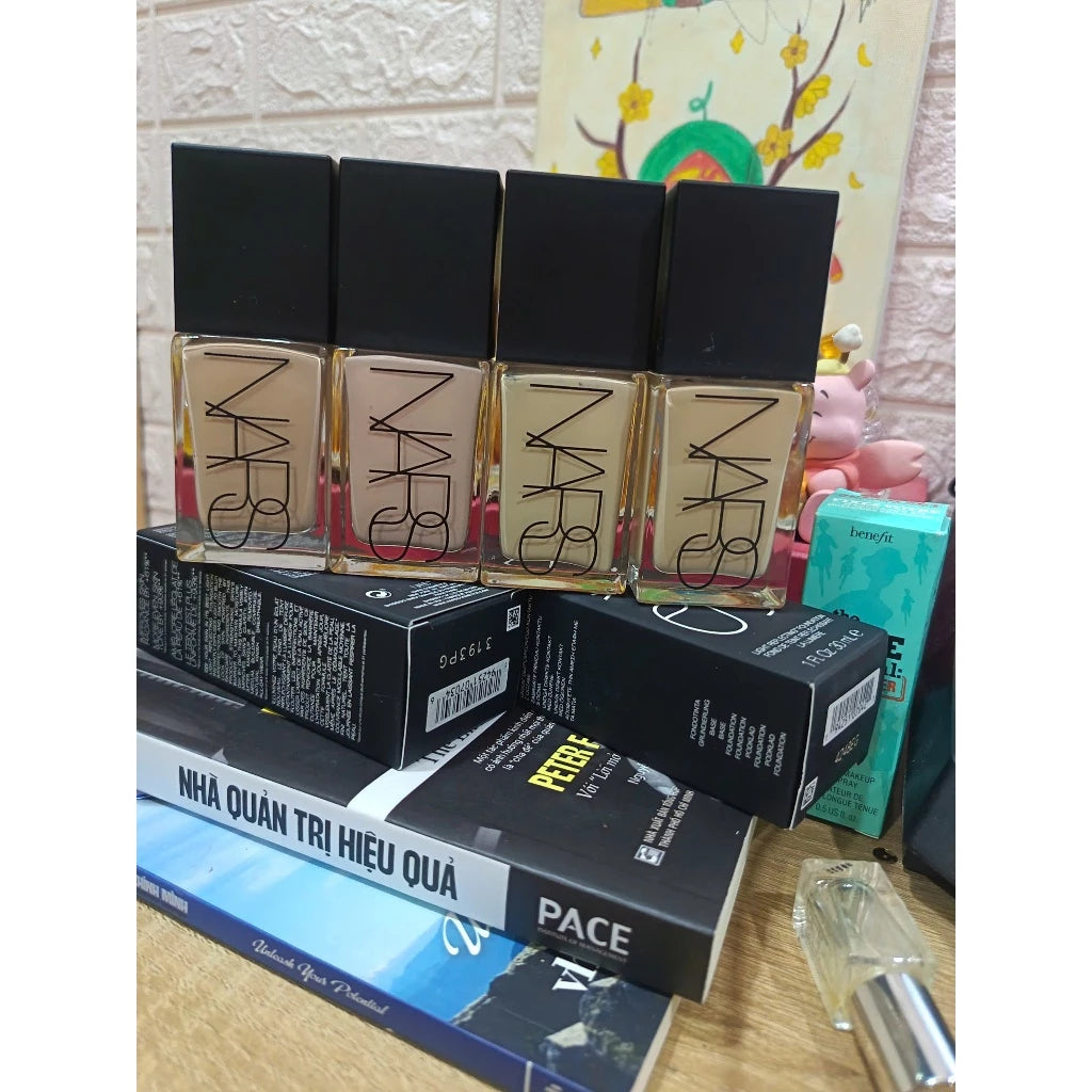 Kem nền Nars lùn