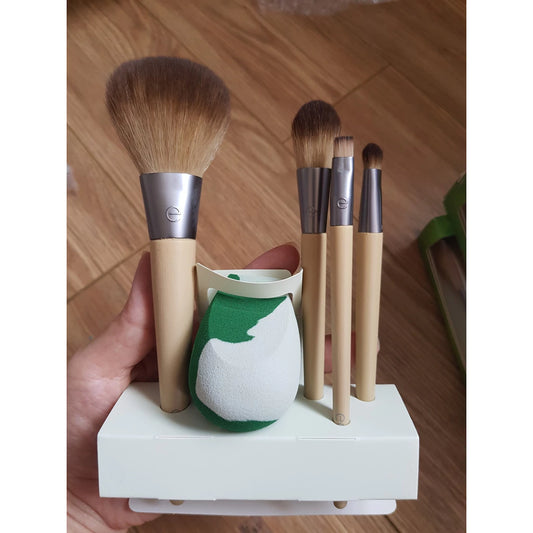 Hàng Mỹ - Bộ cọ EcoTools the core five set 4 Cây và mút tán nền