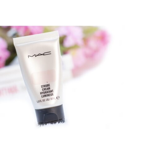 82e41ffe298d9dae6ec91de9415a3261.jpg Kem lót căng bóng Mac Strobe Cream Hydratant Lumineux